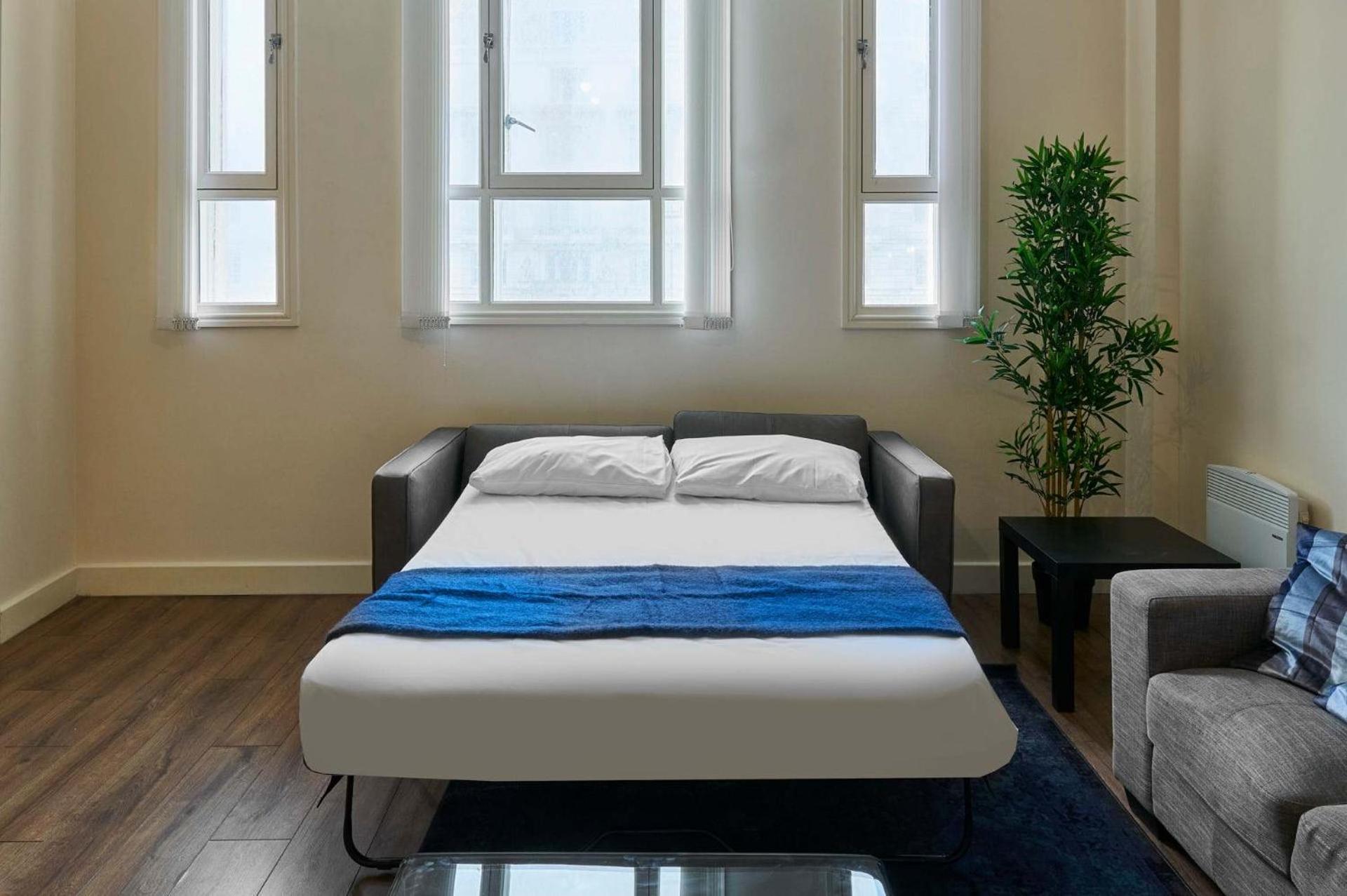 Host & - Three Graces Getaway Liverpool