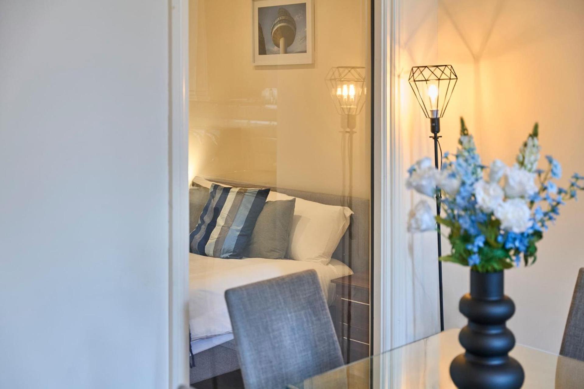 Host & - Three Graces Getaway Apartment