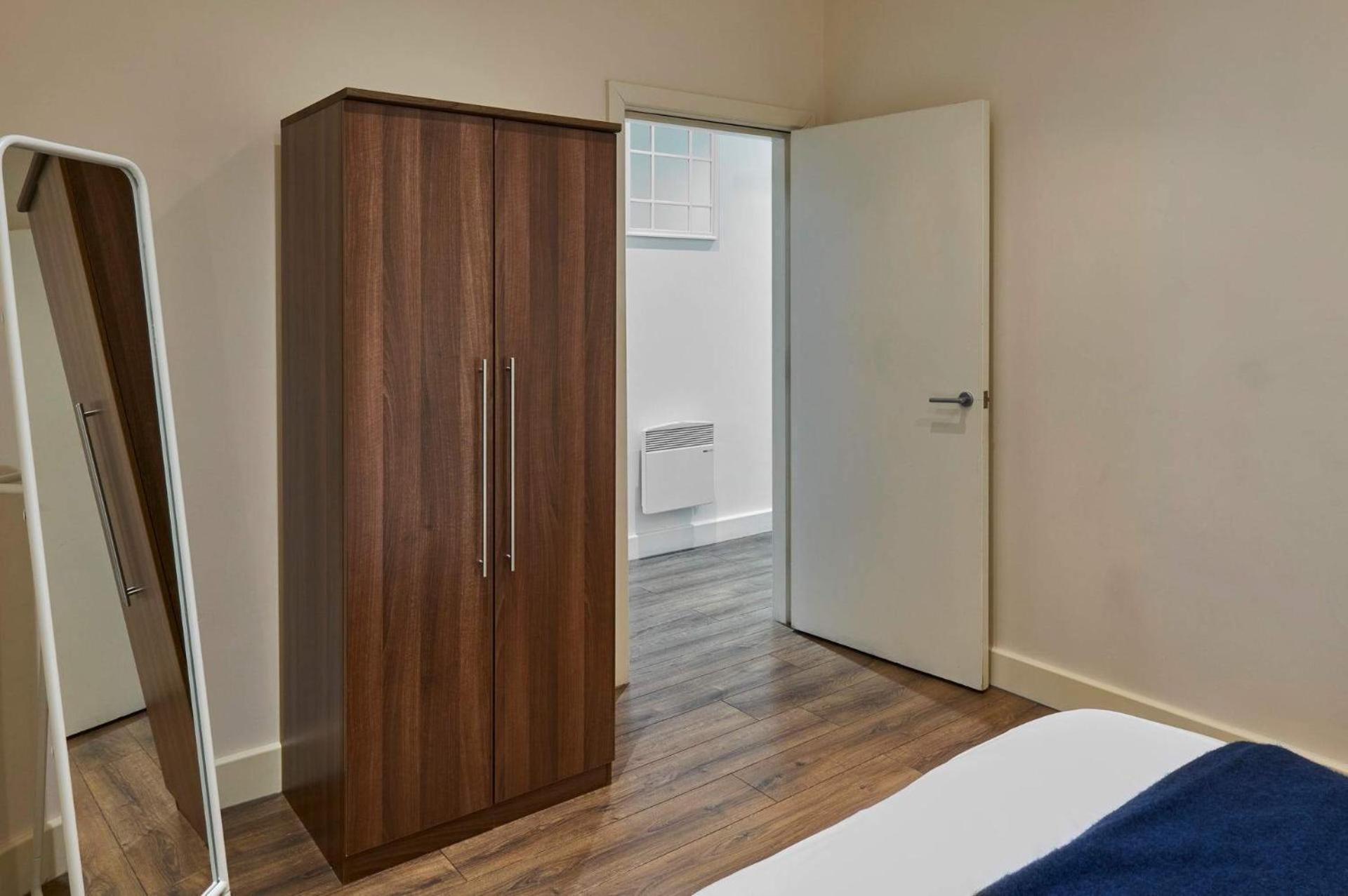 Host & - Three Graces Getaway Liverpool