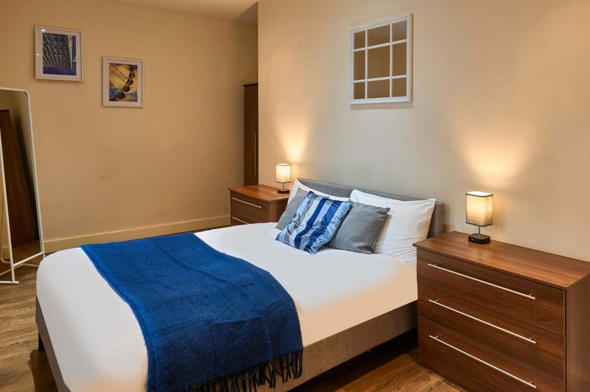 Host & - Three Graces Getaway Apartment